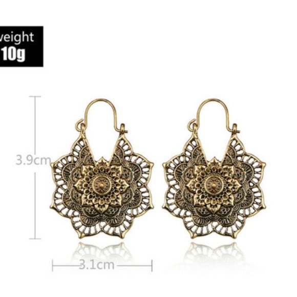 NWOT Boho Gold Mandala Earrings - Picture 4 of 4